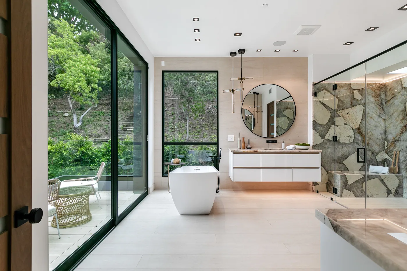Primary bath with soaking tub