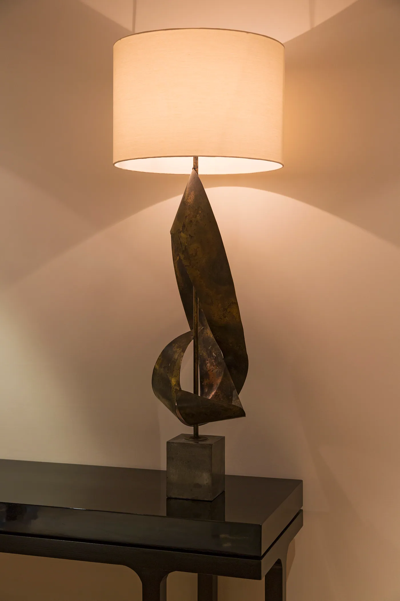 Sculptural lamp detail