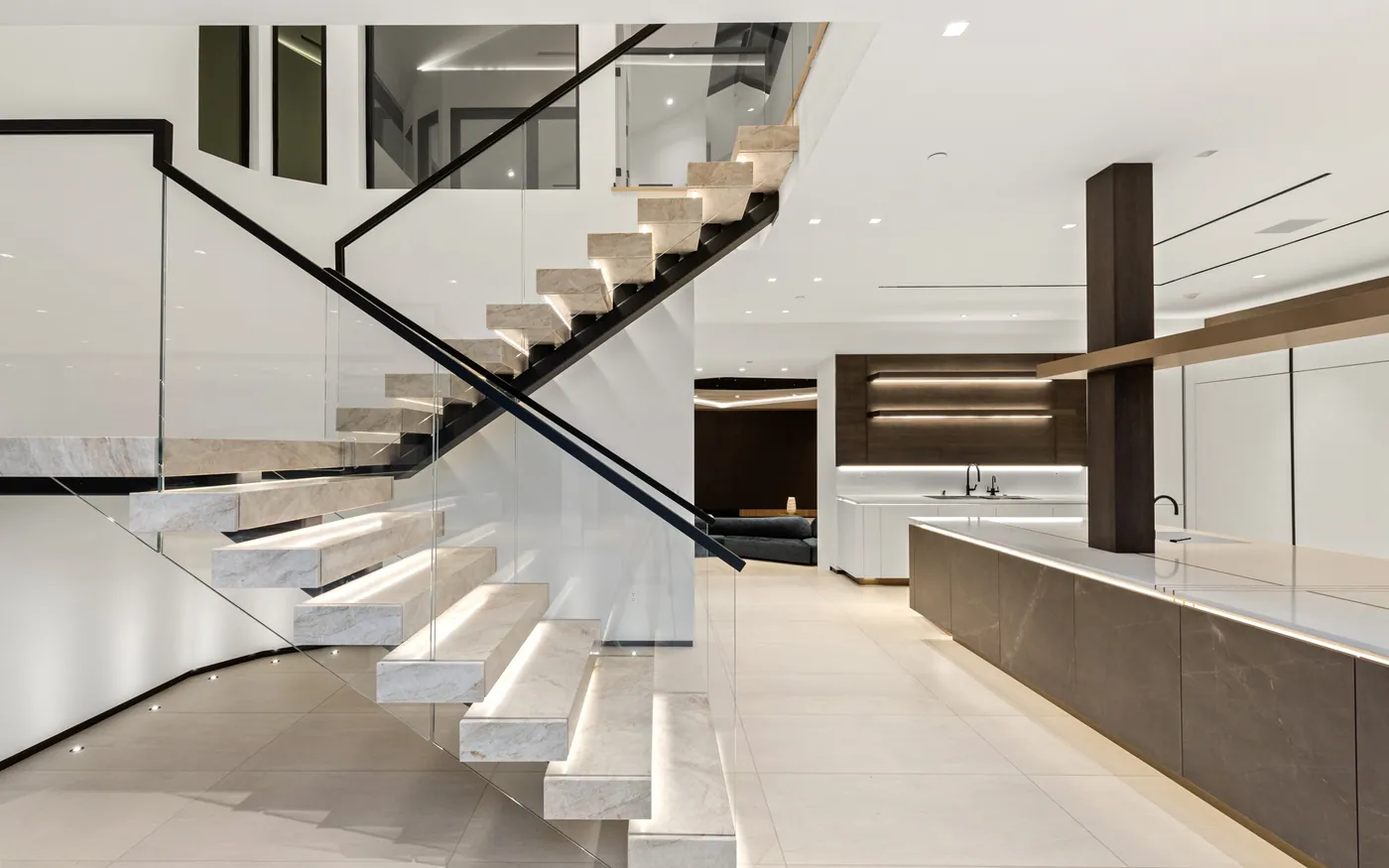 Floating staircase in stone and glass