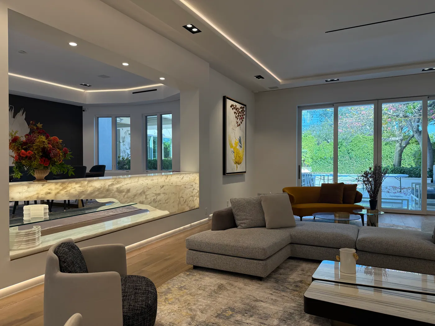 Living room by the onyx wall