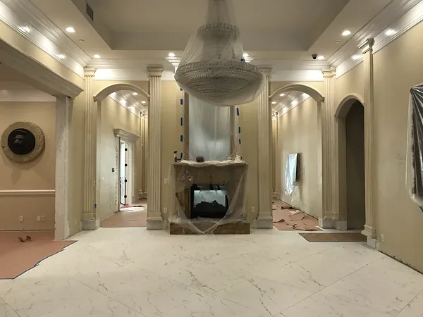 The foyer before: arches, columns and a crystal chandelier