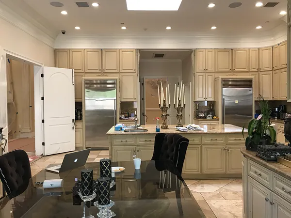 The kitchen and breakfast table