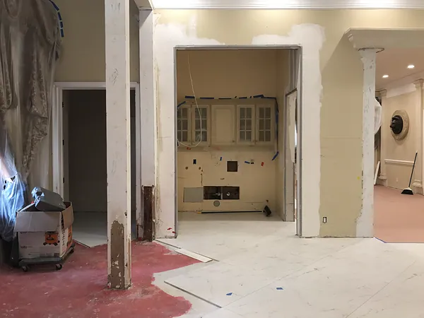 The wet-bar alcove off the foyer
