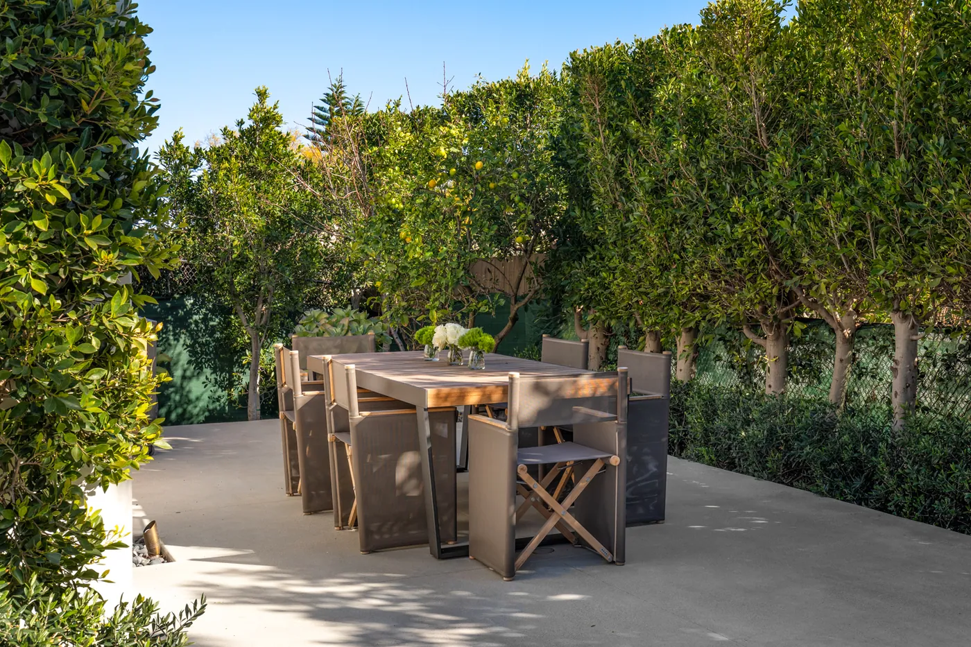 Outdoor dining under the trees