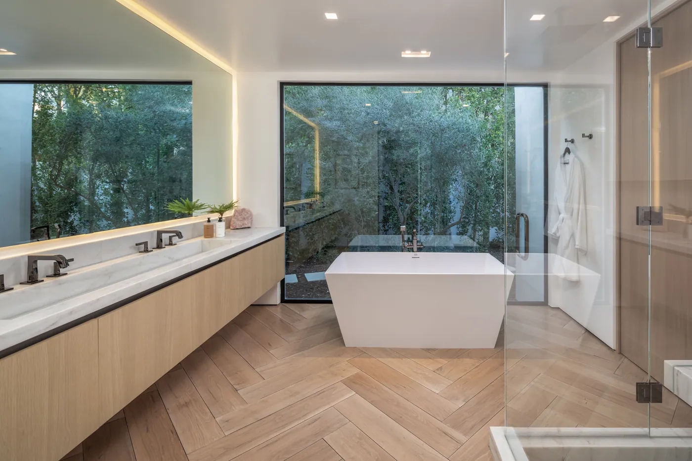 Primary bath with freestanding tub